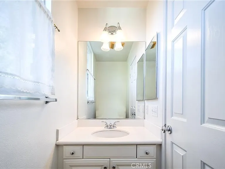 8 Silvermaple — Photo 23