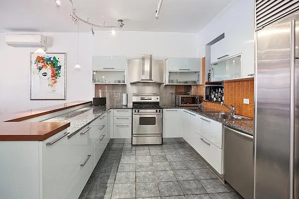 Rented by Warburg | media 22