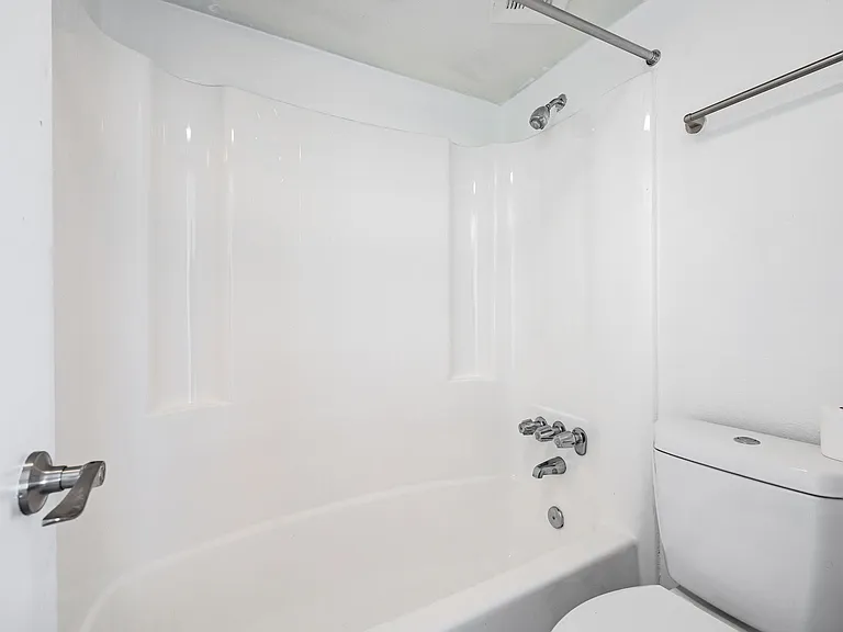 Park West Apartments — Photo 46