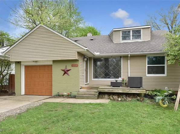 3228 Wooster Rd, Rocky River, OH 44116