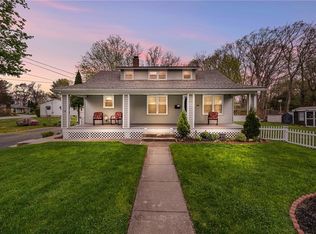 100 Knotty Oak Rd, Coventry, RI 02816