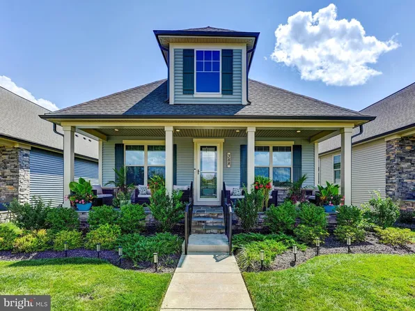 388 Crown Point Dr, Frederick, MD 21702