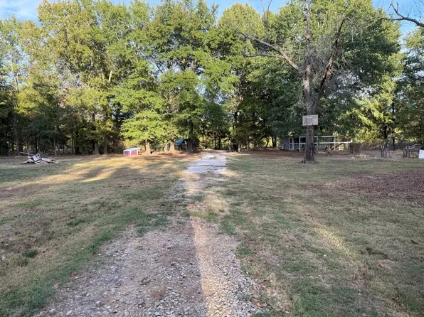 1368 N 4155th Rd, Hugo, OK 74743