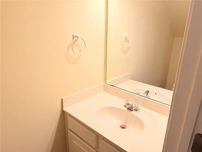 2380 Fairlie Dr — Photo 21