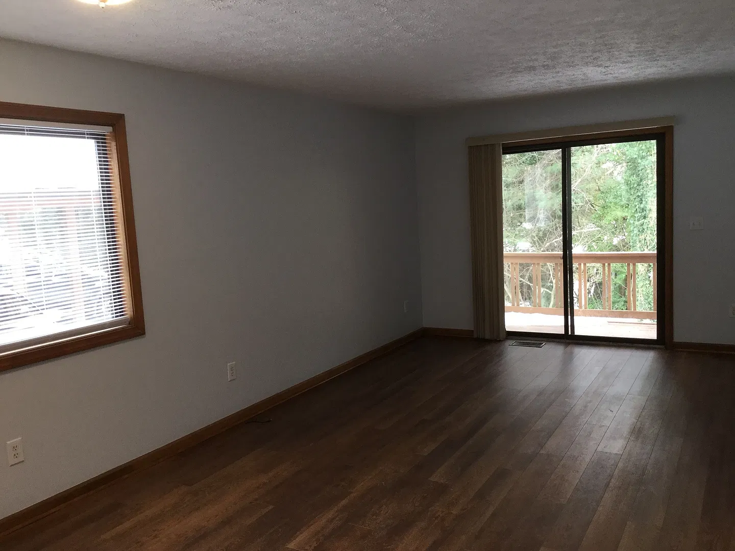 581 Courtwood Ln — Photo 3