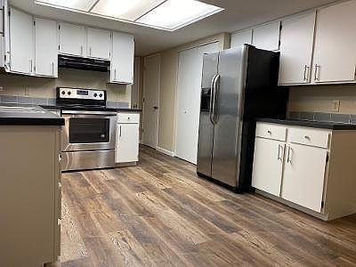 3rd image of 605 11th St NE