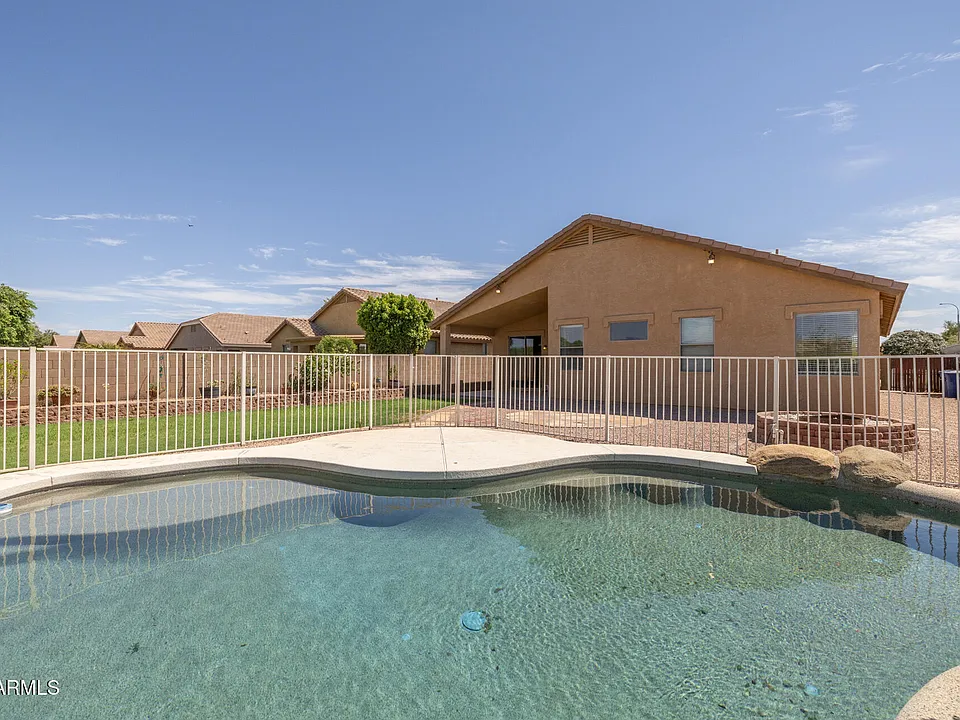 3096 E Kingbird Pl