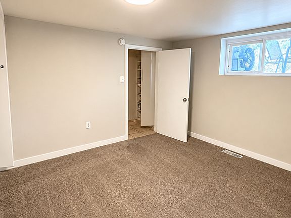 5th image of 255 E Chimes View Dr