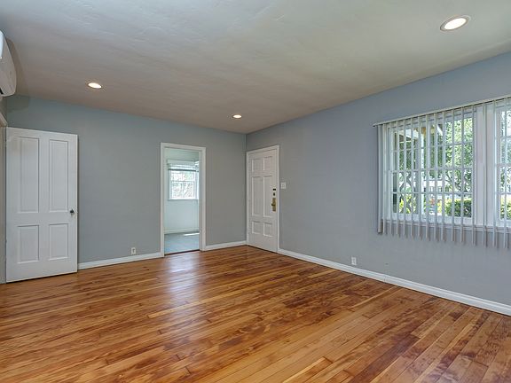 4th image of 936A N San Gabriel Ave