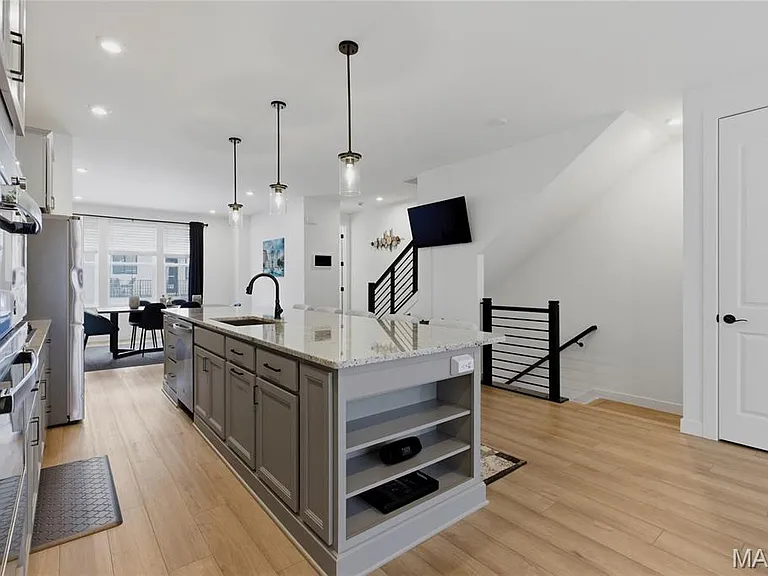 8924 Gateway Cir — Photo 15