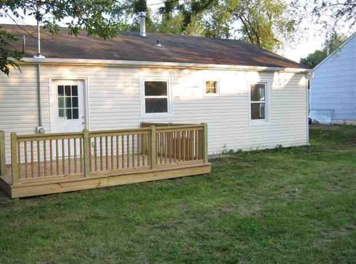 3 bed, 1008 sqft, $1,100 — Photo 2