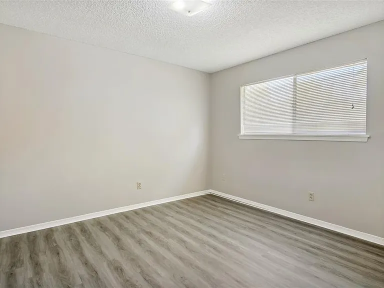 9414 Crystal Cove Cir — Photo 10
