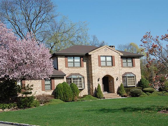 3rd image of 76 Woodside Ave