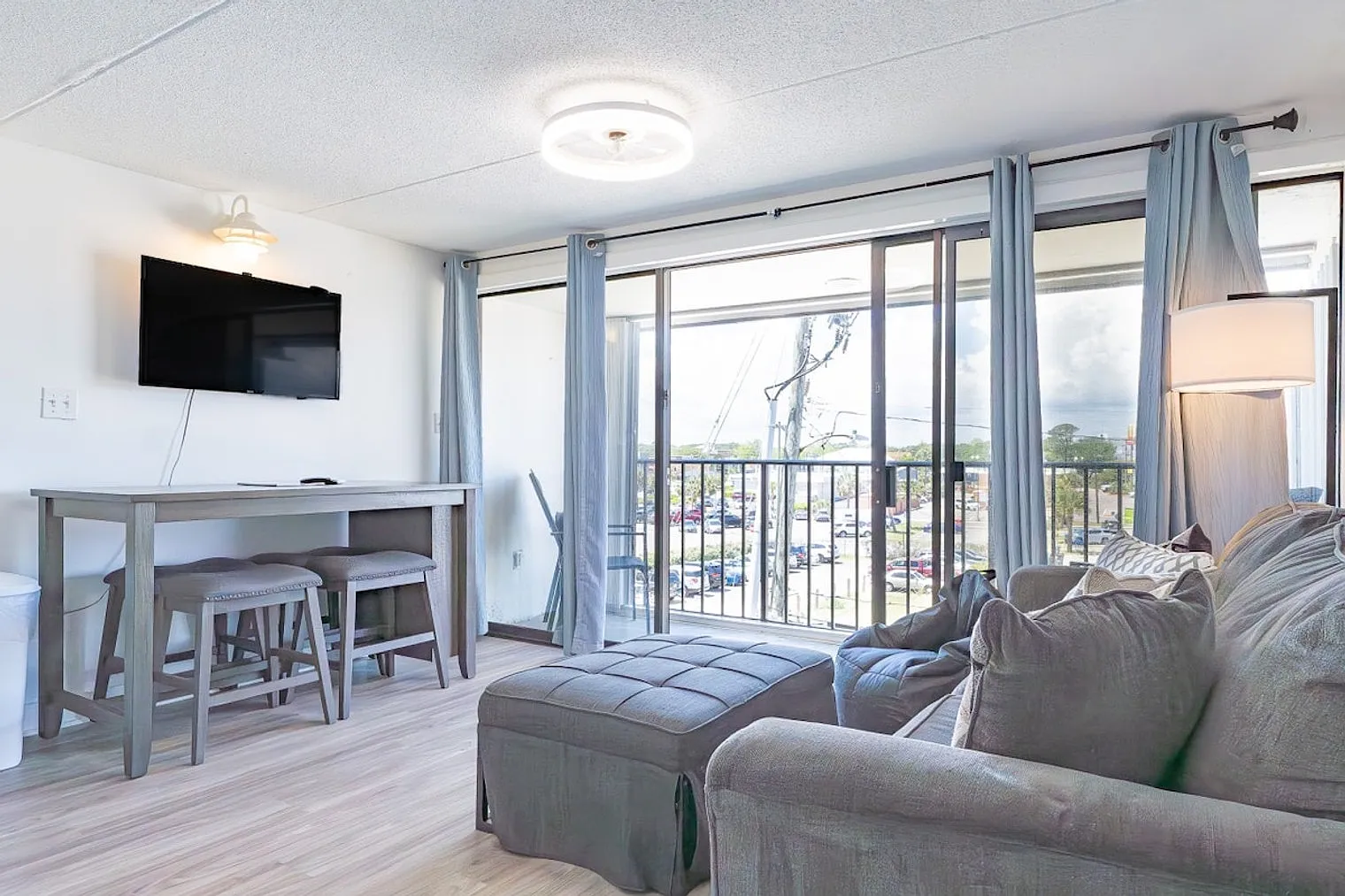 1 bed, 1.0 bath, 441 sqft, $2,390 — Photo 1
