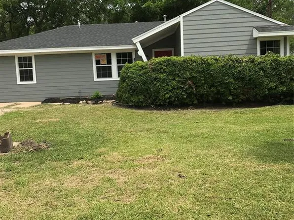 404 Highland Dr, Hitchcock, TX 77563