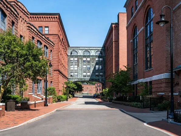 1243 Adams St #303, Dorchester Center, MA 02124