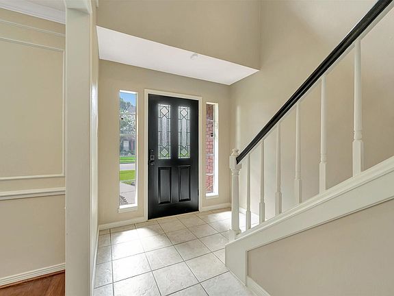 2nd image of 15110 Greenleaf Ln