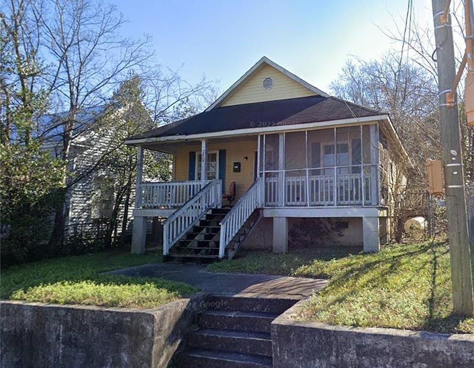 1st image of 2216 2nd St