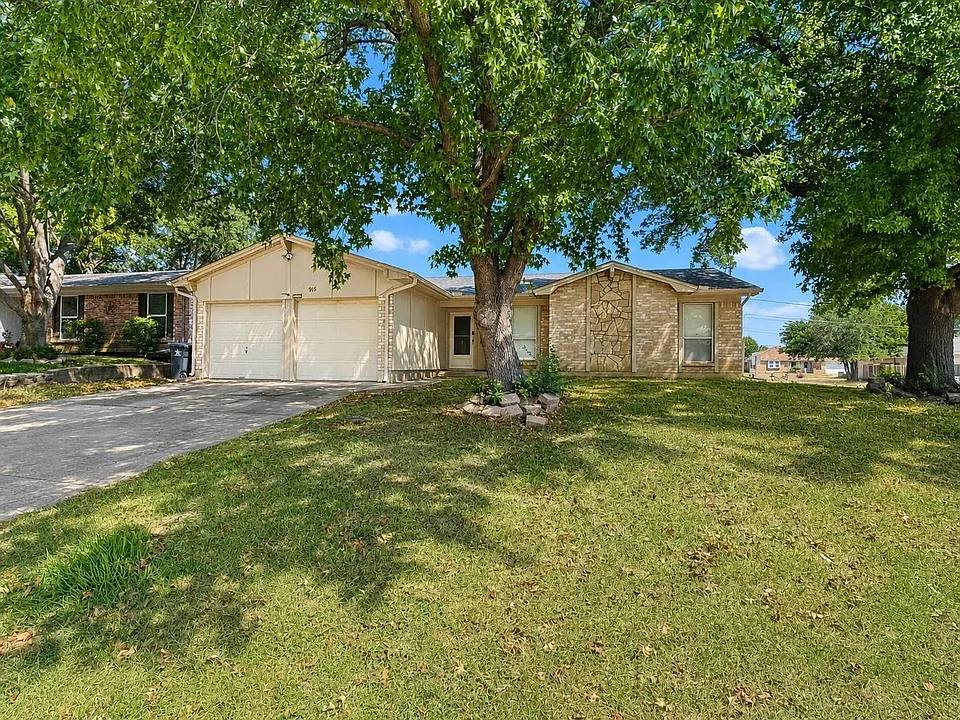915 Lemontree Dr