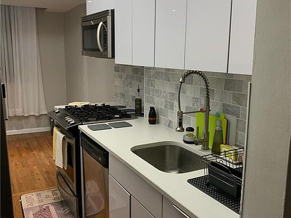 3rd image of 632 Warburton Ave APT 1E