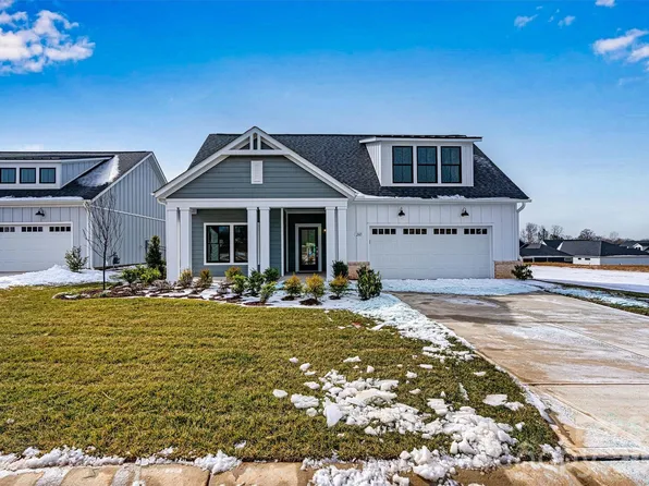 243 Alenda Lux Cir, Mooresville, NC 28115