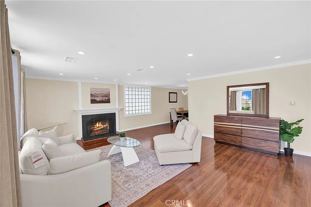 3 bed, 1600 sqft, $3,650 — Photo 3