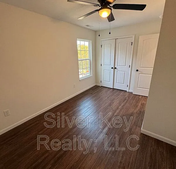 141-155 Oak St #155 — Photo 11