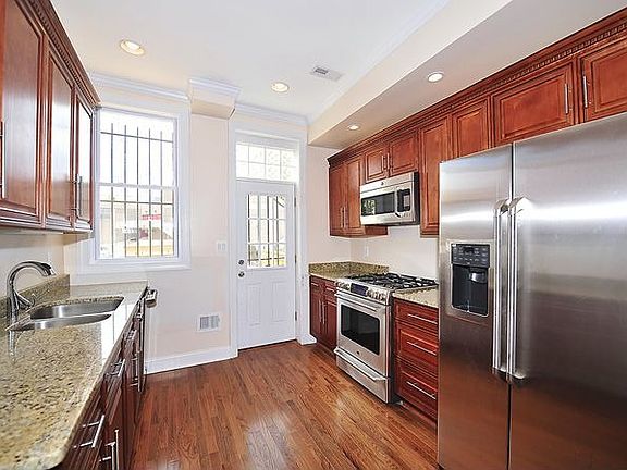 gourmet kitchen