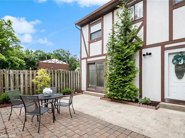 15 Rusten Lane, Nanuet, NY 10954