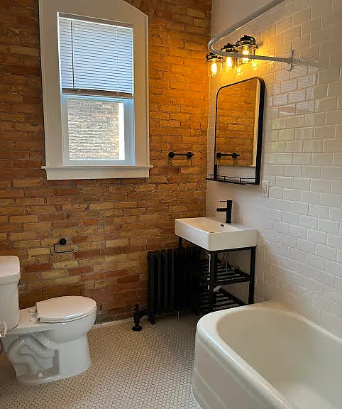 721 E 1st St #5 — Photo 6