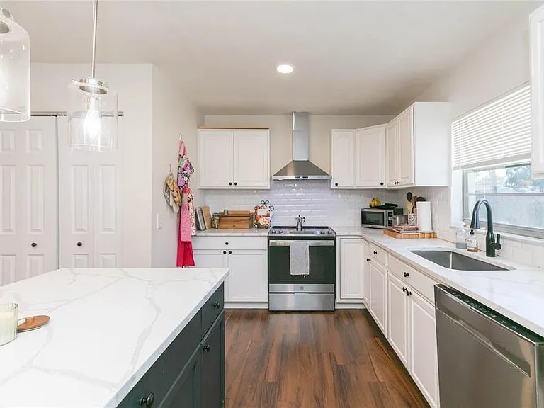 1612 Berkshire Dr — Photo 8