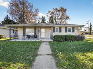 1123 Montclair Dr, Racine, WI 53402