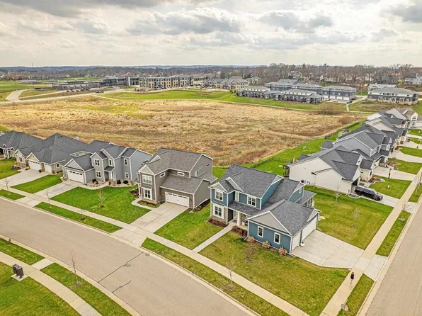 5600 North PENINSULA Way, Mcfarland, WI 53558