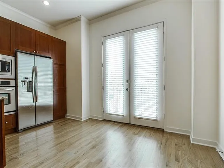 1406 Pecos St — Photo 9
