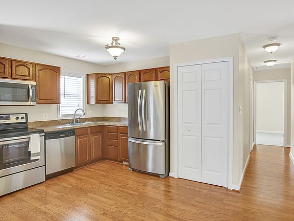2nd image of 1003 Hyde Park Dr