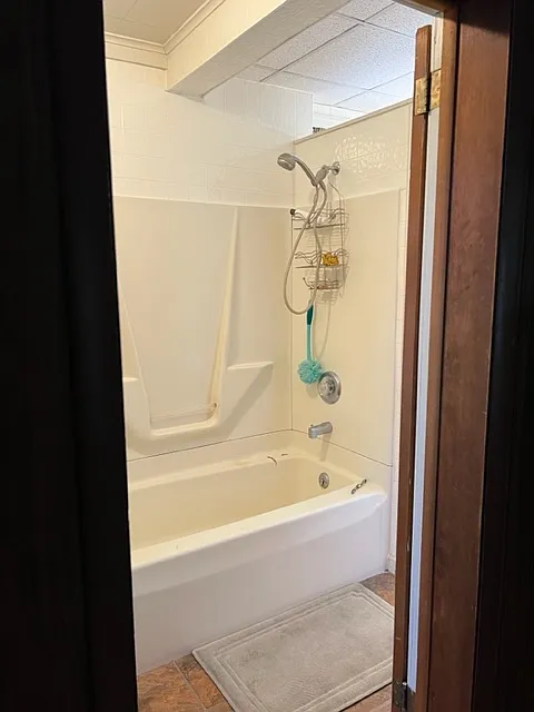3 bed, 1000 sqft, $950 — Photo 2