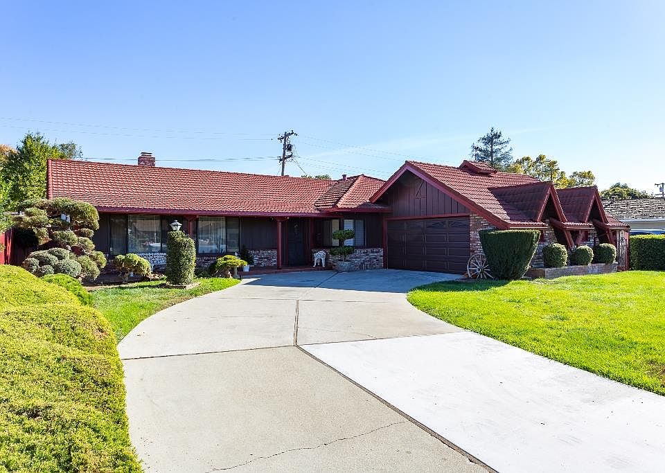 1st image of 1476 Carmel Dr