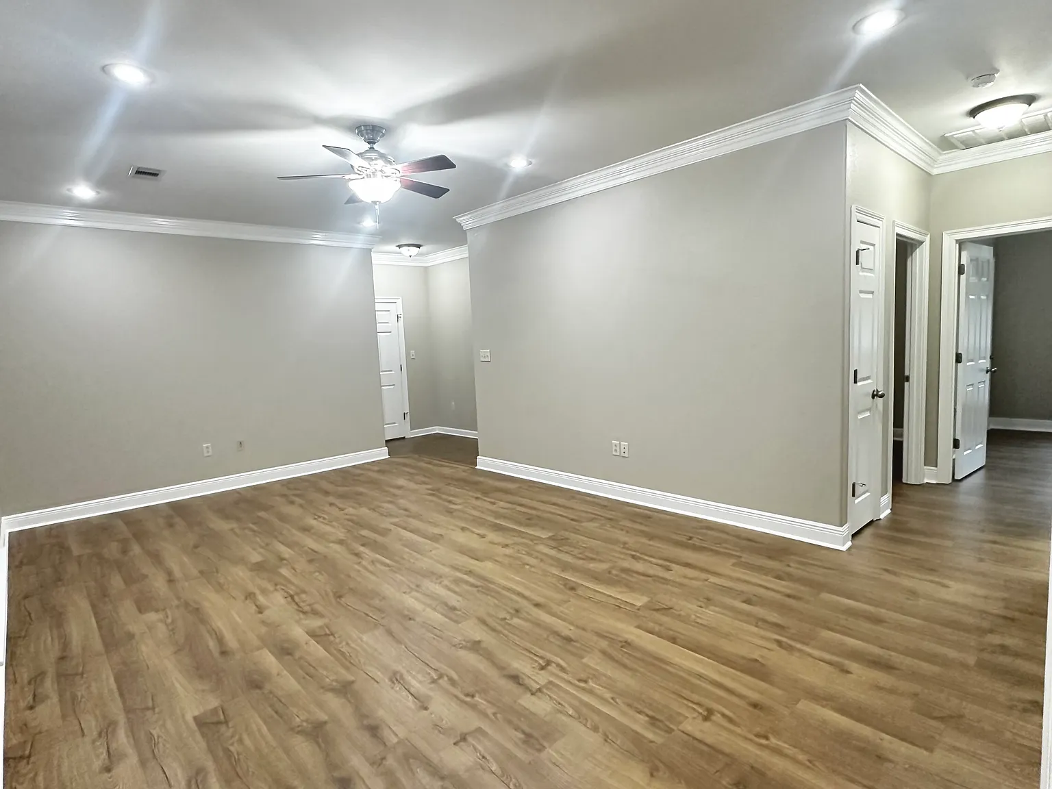 3 bed, 1258 sqft, $1,300 — Photo 2