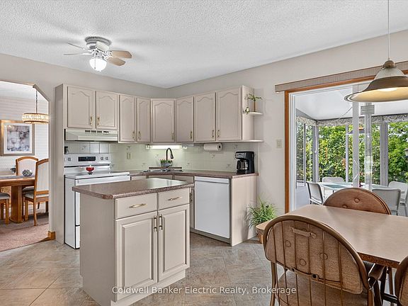 4th image of 948 Smithside Ct