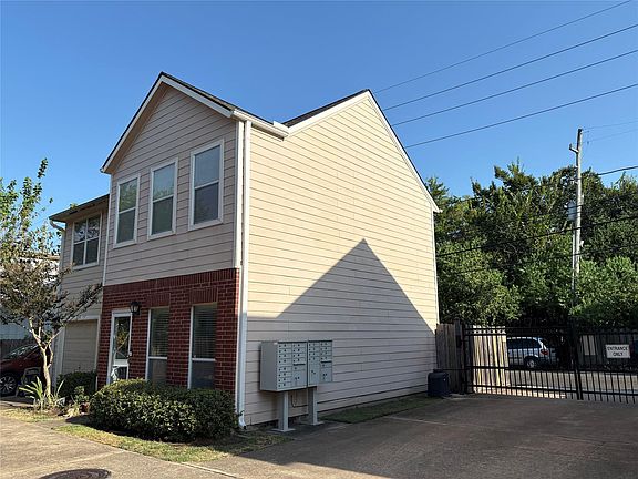 2nd image of 2241 Naomi St