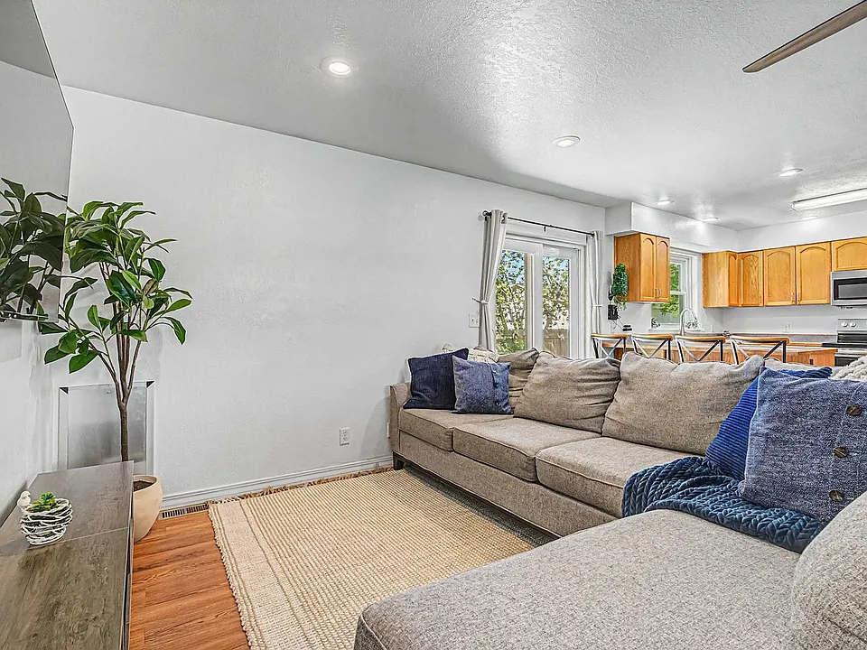 422 Parish Ct #ID1638265P