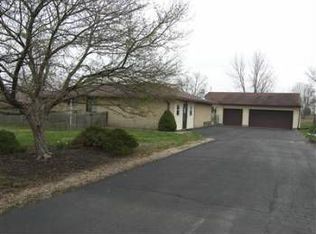 5334 Royal Acres Dr, Lewisburg, OH 45338