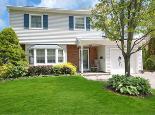 102 W Neck Rd, Huntington, NY 11743