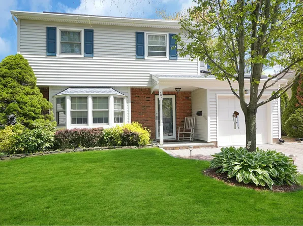 102 W Neck Rd, Huntington, NY 11743