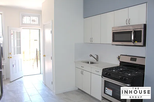 Rented by The InHouse Group | media 31