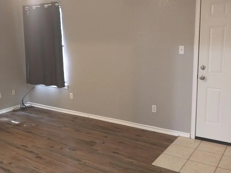 100-102 Honey Bee Dr — Photo 11