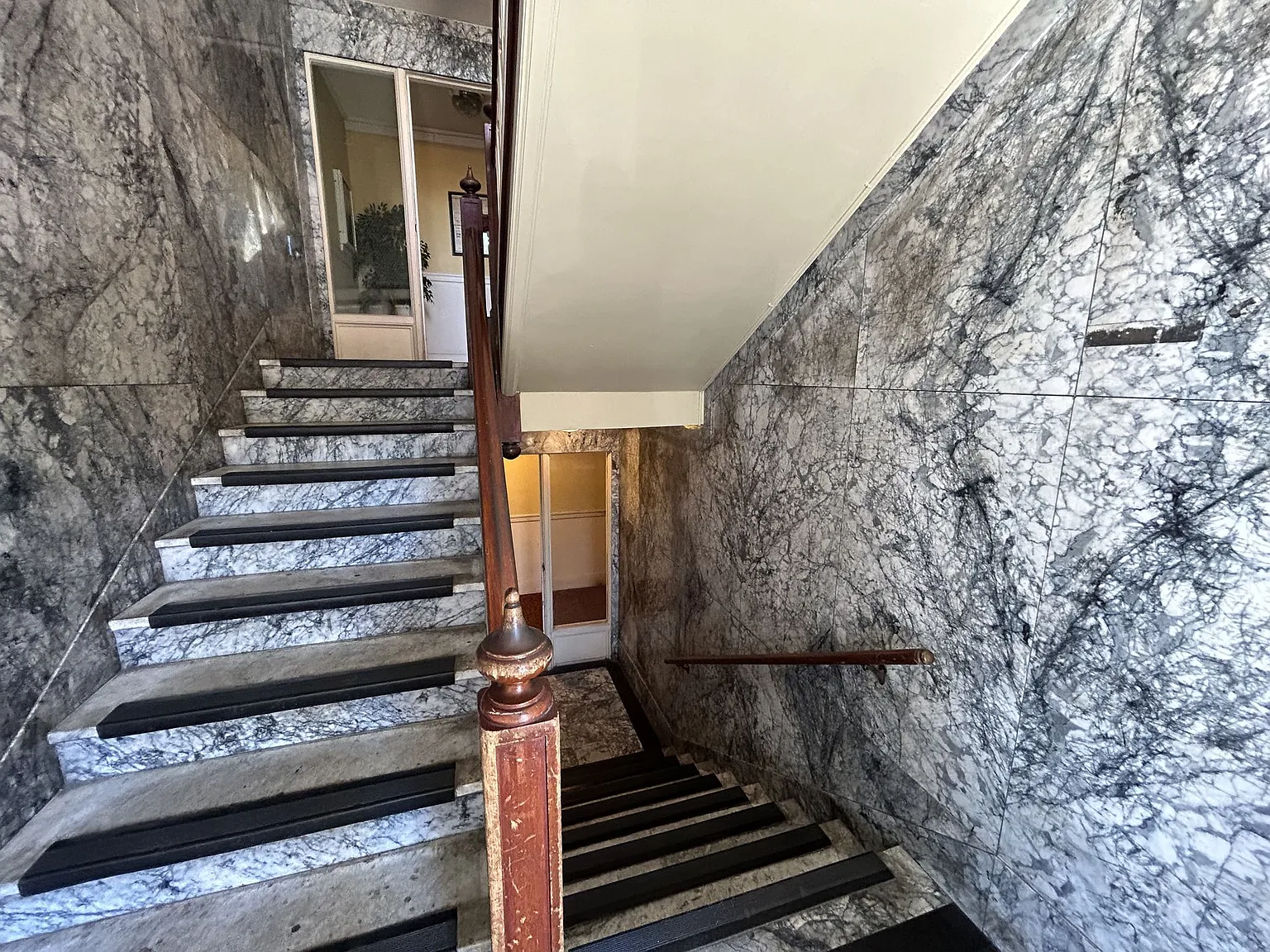 Capitol Building Apartments — Photo 2