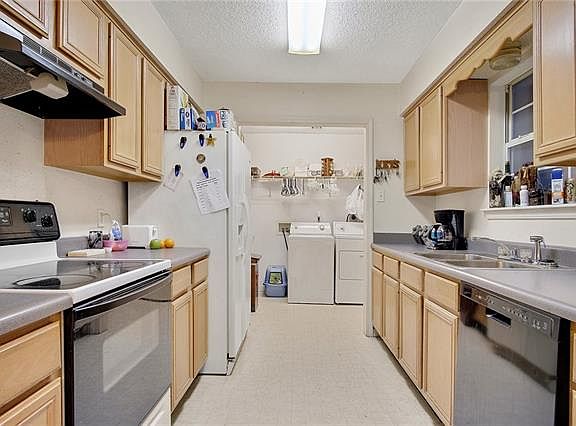 3rd image of 64623 Hickory St