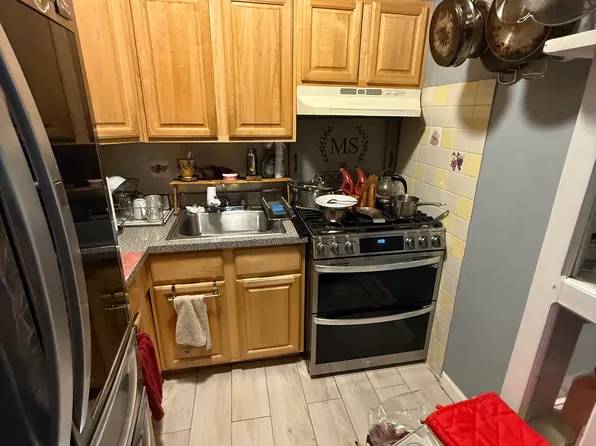 1152 Jefferson Avenue image 3 of 16