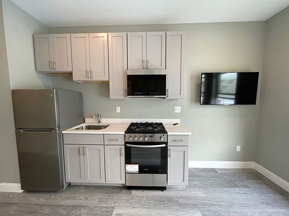 4th image of 57 Shirley Ave #105